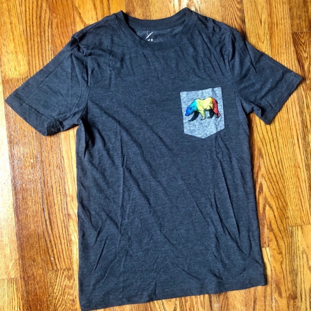 BUNDLE — 3 T-SHiRTS - Picture 3 of 8